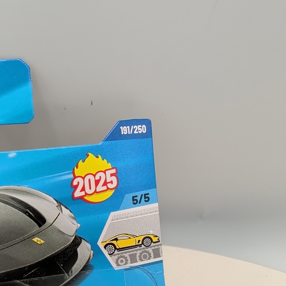 Mattel Hot Wheels Ferrari SF90 Stradale - Gray - Picture 5 of 6